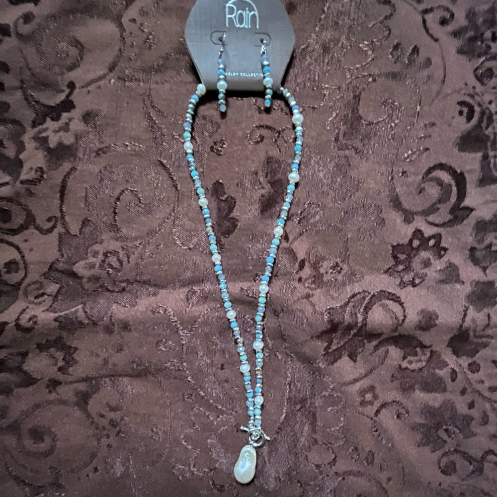 Rain brand jewelry. Necklace & earring set.
Necklace is 10 inch length.